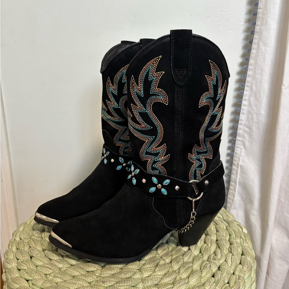Dingo Victoria Harness Black Suede Turquoise Pull On Western Boots